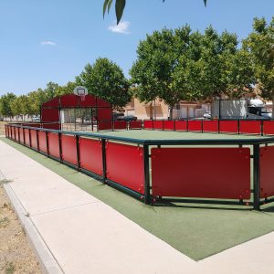 l barrio de Azucaica cuenta ya con sus dos pistas multideporte a punto