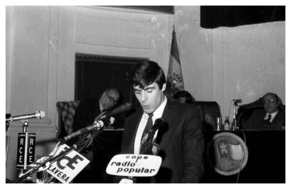 1-18 - Elección de Jesús Fuentes Lázaro como Presidente de la Junta de Comunidades_1982-12-22