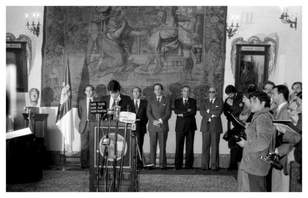 1-21 - Toma de posesión de Jesús Fuentes Lázaro como Presidente de la Junta de Comunidades_1983-01-03