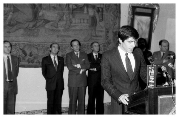 1-22 - Toma de posesión de Jesús Fuentes Lázaro como Presidente de la Junta de Comunidades_1983-01-03