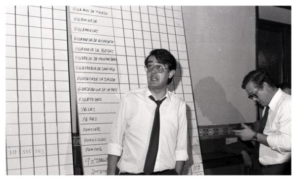 2-37 - Noche electoral_1982-10-28