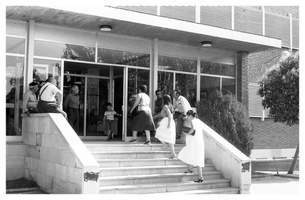 4-03 - Centro de Especialidades de la Seguridad Social en la avenida de Barber_1982-08-30