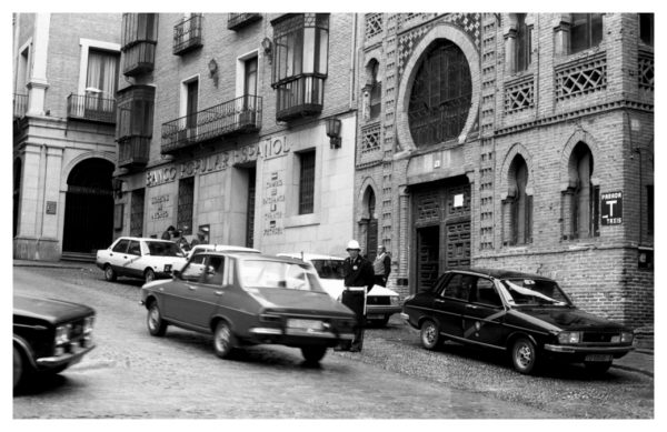 4-07 - Parada de taxis en la cuesta de Carlos V_1982-12-07