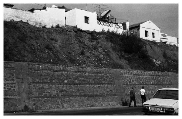 4-29 - Terraplén del barrio de San Antón, por el que cayó una niña_1982-10-02