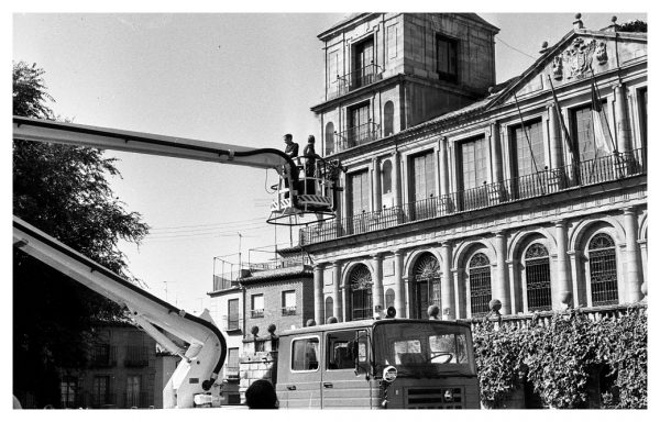 5-29 - Los bomberos prueban un nuevo brazo articulado en la plaza del Ayuntamiento