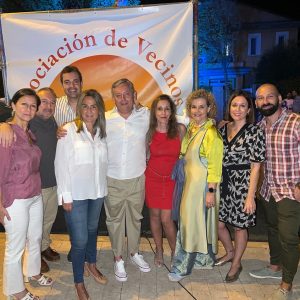 a alcaldesa comparte con los vecinos y vecinas de La Legua sus primeras fiestas del barrio
