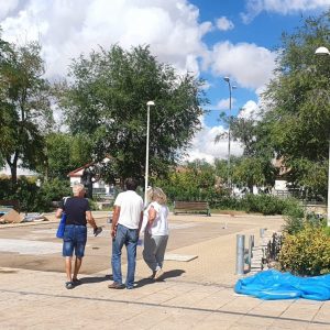 vanzan las obras de la plaza de la Calera con plantaciones y nuevas áreas de juegos infantiles y de elementos biosaludables