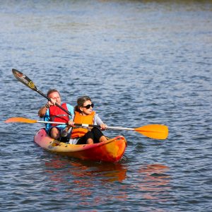 a alcaldesa reclama un río Tajo limpio y caudaloso en el I Open Nacional de Piragüismo Inclusivo celebrado en Toledo