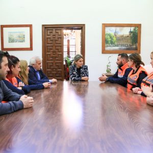 a alcaldesa agradece la labor de los voluntarios de Protección Civil y atiende sus demandas y propuestas