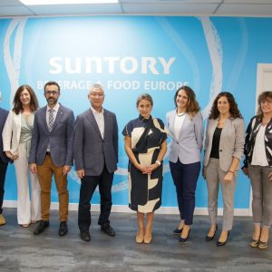 a alcaldesa destaca el compromiso de Suntory con Toledo y los toledanos a través del proyecto ‘Guardianes del Tajo’