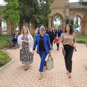 a alcaldesa visita el Cementerio Municipal en el Día de Todos los Santos y avanza nuevas inversiones para mejorar este espacio