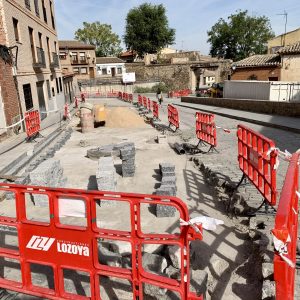 vanzan las obras de recuperación de pavimento que el Ayuntamiento realiza en La Antequeruela y Puerta Nueva