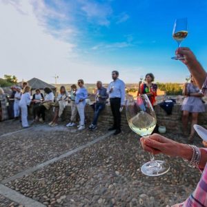 ás de 1.500 personas disfrutan de las catas de vino ‘Sunset Wine’ que se reeditarán el año que viene