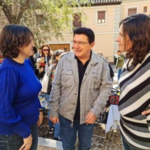 l Colegio San Lucas y María celebra su tradicional mercadillo solidario en la plaza del Salvador con la colaboración del Ayuntamiento