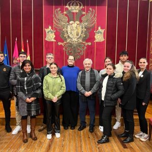 óvenes franceses participan en un programa de intercambio cultural en el que colabora el PDM