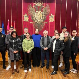 óvenes franceses participan en un programa de intercambio cultural en el que colabora el PDM