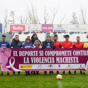 os deportistas del CD Toledo se suman a la campaña contra la violencia machista del Consejo Local de la Mujer