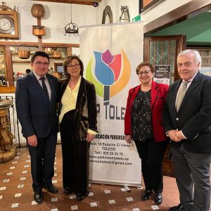 poyo municipal a la Asociación de Párkinson de Toledo en su cena solidaria