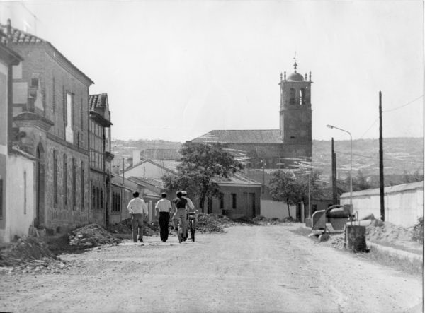 01 - 1986-04-07_Alcaudete de la Jara_Calle Algarras_Foto Carvajal