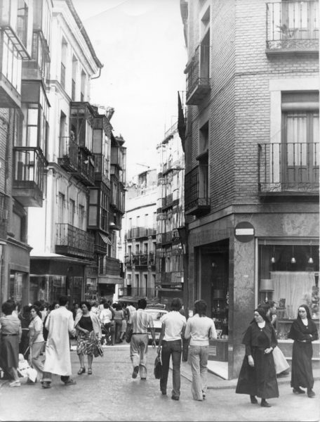 03 - 1976-09-08_Calle del Comercio_Foto Carvajal