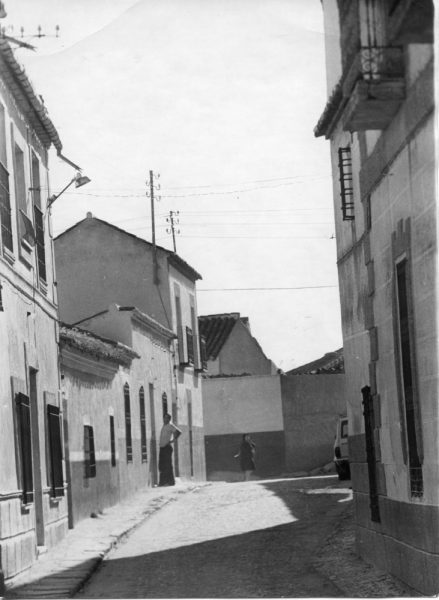 03 - 1980-11-00_Ajofrín_Una calle_Foto Carvajal