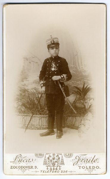 1-05_Hacia 1892-1893 - Retrato de un niño vestido de militar - Foto Pedro Lucas Fraile