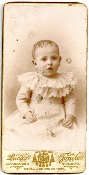 1-07_Hacia 1894 - Retrato de una niña - Foto Pedro Lucas Fraile