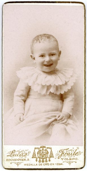 1-08_Hacia 1894 - Retrato de una niña - Foto Pedro Lucas Fraile