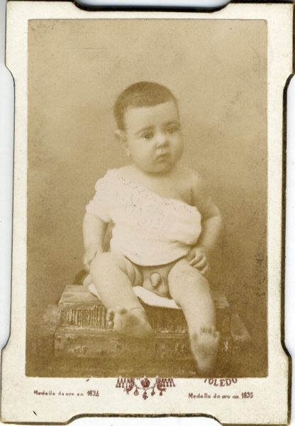 1-10_Hacia 1896-1898 - Retrato de niño - Foto de Pedro Lucas Fraile