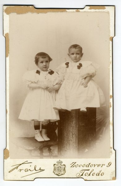 1-11_Hacia 1896-1899 - Retrato de dos niñas - Foto de Pedro Lucas Fraile
