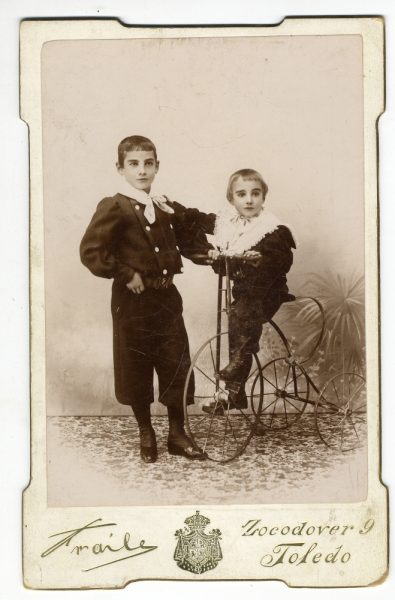 1-12_Hacia 1896-1899 - Retrato de dos niños - Foto de Pedro Lucas Fraile