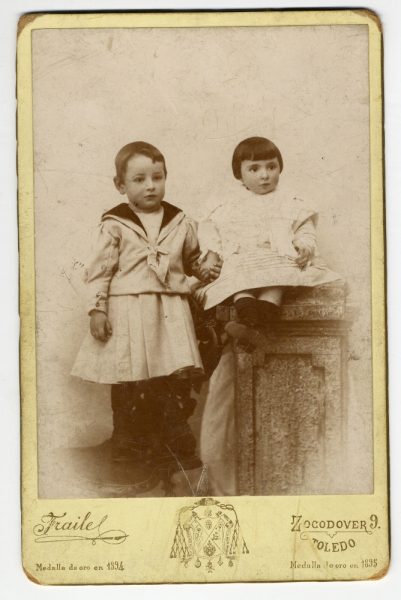 1-18_Hacia 1896 - Retrato de dos niños - Foto de Pedro Lucas Fraile