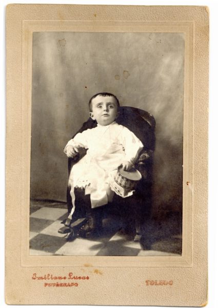 1-31_Hacia 1915-1918 - Retrato de un niño con tambor - Foto de Emiliano Lucas Fraile