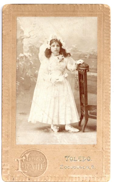 1-34_Hacia 1915-1920 - Retrato de una niña de Primera Comunión - Foto de Daniel Lucas Garijo