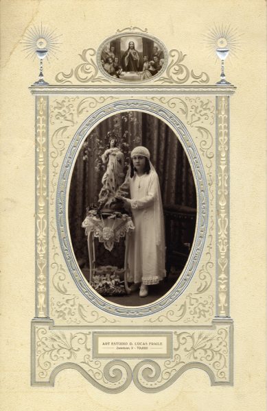 1-40_Hacia 1930-1935 - Retrato de una niña de Primera Comunión - Foto de Daniel Lucas Garijo