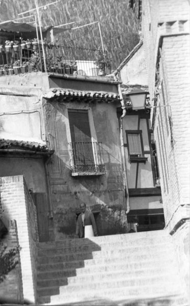 11 - 1976-09-08_Escalera de acceso a la calle del Cristo de la Luz desde la Puerta del Sol_Foto Carvajal