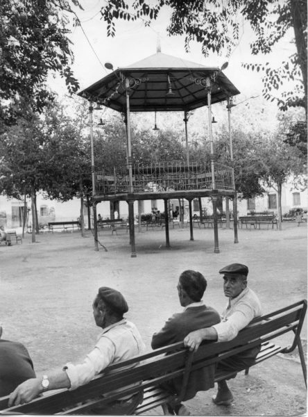 17 - 1985 ca._Fuensalida_Plaza_Foto Carvajal