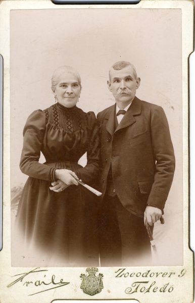 2-05_Hacia 1896-1899 - Retrato de una pareja de ancianos - Foto de Pedro Lucas Fraile