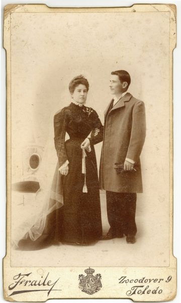 2-06_Hacia 1896-1900 - Retrato de recién casados - Foto de Pedro Lucas Fraile