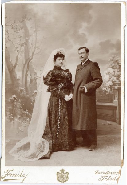 2-07_Hacia 1896-1900 - Retrato de recién casados - Foto de Pedro Lucas Fraile