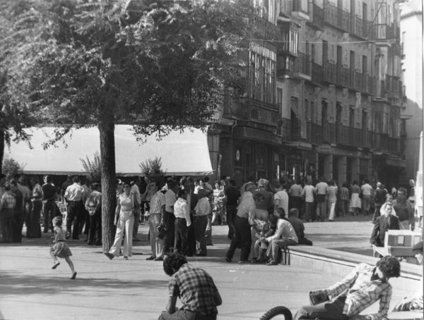 24 - 1976-09-08_Plaza de Zocodover hacia la calle Comercio_Foto Carvajal