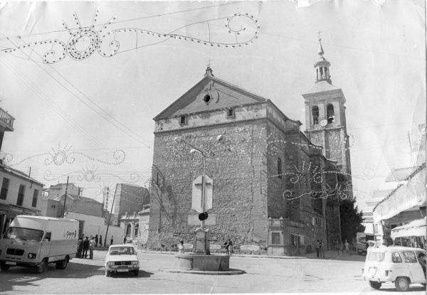 24 - 1986-06-02_Mora_Iglesia de Nuestra Señora de Altagracia y Plaza de la Constitución_Foto Carvajal