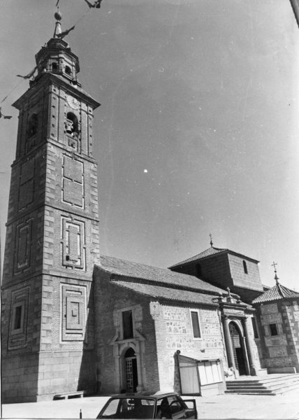 27 - 1983-02-00_Los Navalmorales_Iglesia de Nuestra Señora de la Antigua_Foto Carvajal