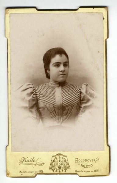 3-06_Hacia 1896 - Retrato de una joven - Foto de Pedro Lucas Fraile