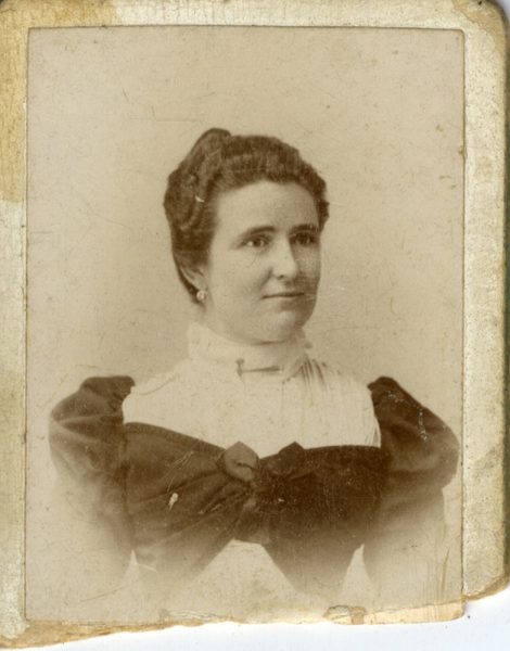 3-07_Hacia 1896 - Retrato de una mujer - Foto de Pedro Lucas Fraile
