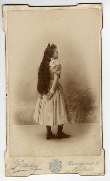 3-11_Hacia 1896-1897 - Retrato de una joven - Foto de Pedro Lucas Fraile