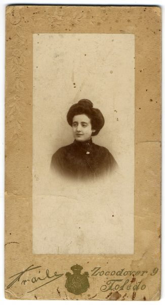 3-16_Hacia 1896-1899 - Retrato de una mujer - Foto de Pedro Lucas Fraile