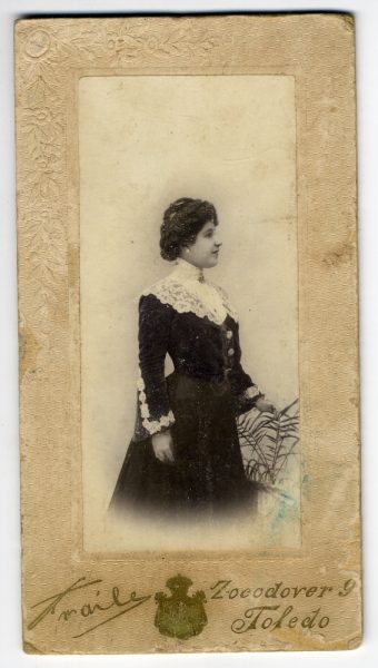 3-17_Hacia 1896-1899 - Retrato de una mujer - Foto de Pedro Lucas Fraile