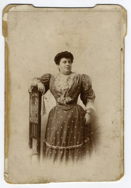 3-18_Hacia 1896-1899 - Retrato de una mujer - Foto de Pedro Lucas Fraile