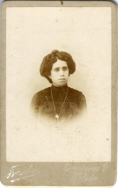 3-20_Hacia 1903-1904 - Retrato de una joven - Foto de Emiliano Lucas Fraile